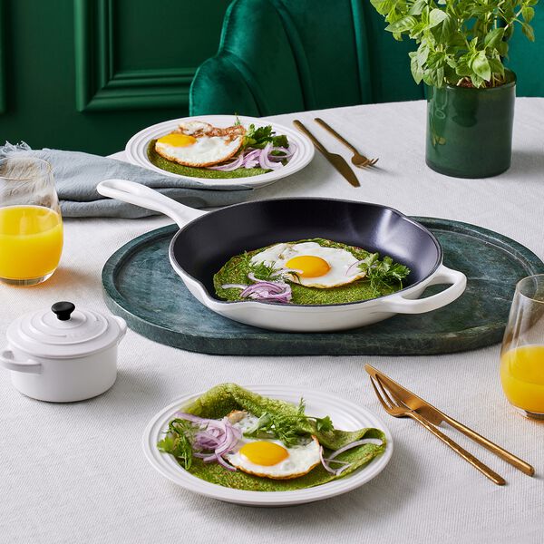 Signature cast iron deep skillet &Oslash; 26 cm, white, Le Creuset